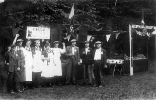 Le restaurant de la famille Scanzaroli s'installe à Montreuil au parc Montreau lors des fêtes communistes de 1936. © Collection René Scanzaroli / Musée de l'Histoire vivante, Montreuil.