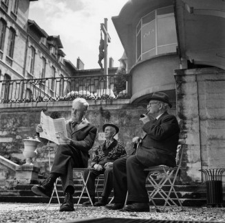 Issy-les-Moulineaux (Hauts-de-Seine). Maison de retraite suisse, vers 1963-64. Photo issue de la série "Suisses en France" © akg-images / Paul Almasy