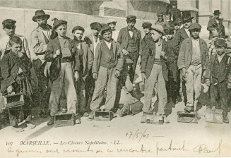Marseille, "Les cireurs napolitains". Postcard.