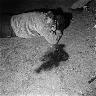 17 octobre 1961. Nanterre, rue des Pâquerettes © Elie Kagan/Bibliothèque de documentation internationale contemporaine