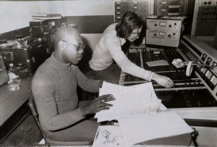 manu-dibango-en-studio-c-collection-manu-dibango.jpg