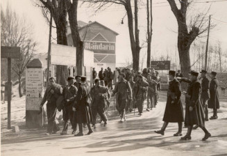 group of deserter militiamen, escorted by the Garde Mobile