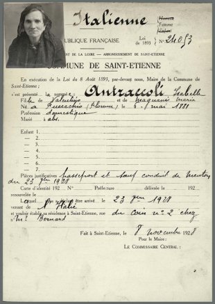 Déclaration de résidence (en éxécution de la loi du 8 août 1893) d’Isabelle Antraccoli dans la commune de Saint-Etienne en 1928 © Archives départementales de la Loire série M, dossier 1024